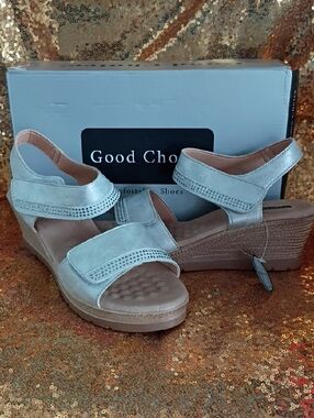 Good Chic Silver Open-Toe Wedge Sandals with Adjustable Straps